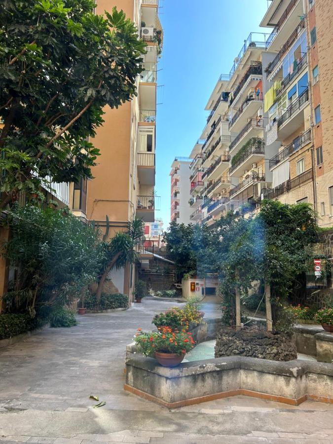 Vomero Suite And Deluxe Room B&B Napoli ภายนอก รูปภาพ