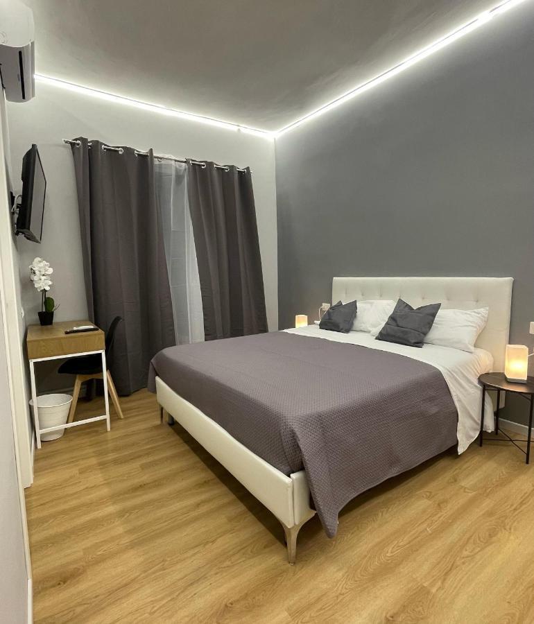 Vomero Suite And Deluxe Room B&B Napoli ภายนอก รูปภาพ