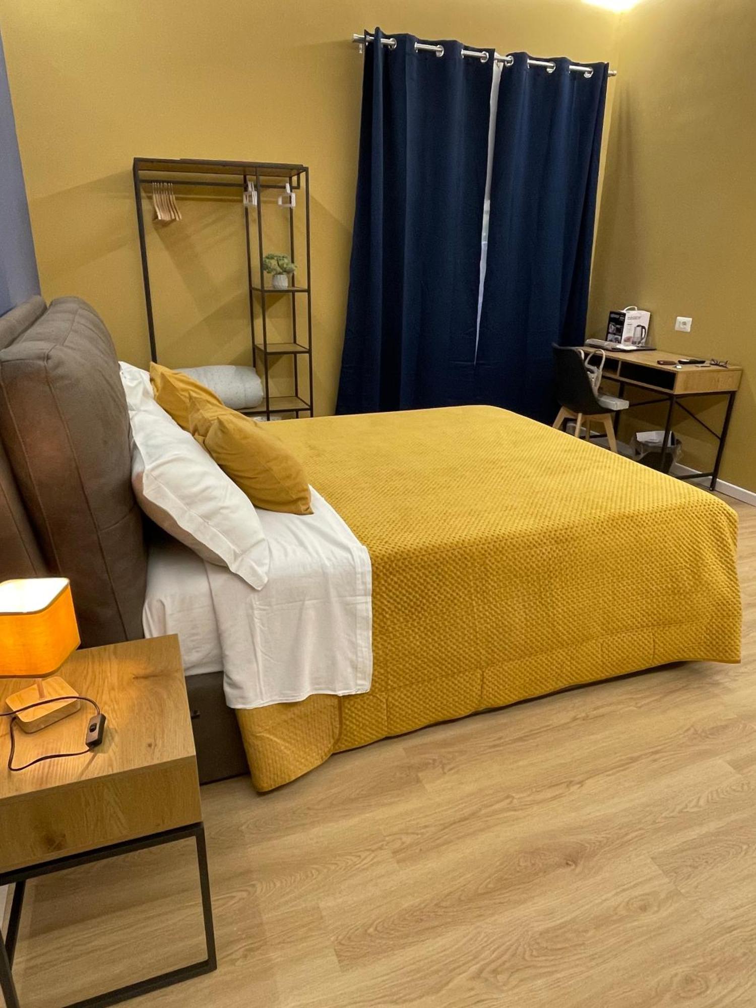 Vomero Suite And Deluxe Room B&B Napoli ภายนอก รูปภาพ